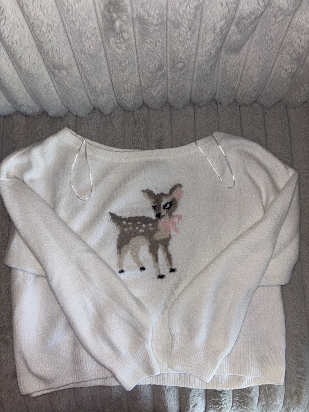 Hollister White Fawn Graphic Sweater Size S